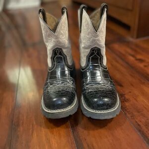 Ariat fat baby cowgirl boots! Shiny black size 9.5 B w/cream suede uppers!